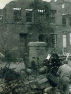 Splitterschutzzelle bei GeScho nach dem verheerenden Luftangriff 1944.