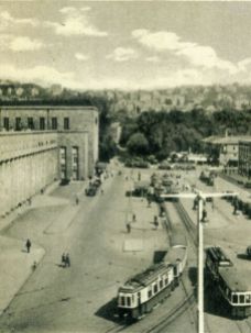 Blick auf den Hindenburgplatz (Bahnhofsvorplatz) Anfang der 30er Jahre.