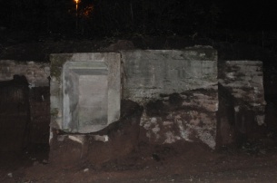 Ausgegrabener Bunker der Fa. Schaudt in Hedelfingen 2006. Frontalansicht von der Hedelfinger Straße her.