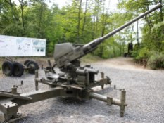 4 cm Bofors-Geschütz im Museum in Eperleque. Solche Kanonen waren 1943 auch am Burgholzhof stationiert.