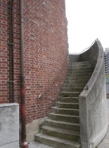 Außentreppe zum 1. OG. Die Treppe wurde nach dem Krieg erneuert.