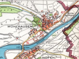 Mühlhausen 1939, rechts die Stadtgrenze. Unterhalb der Bildmitte ist das Gebäude der ehemaligen Baumwollspinnerei Arnold & Söhne mit der Nr. 72 zu sehen.