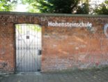 Zugang zum Schulhof der Hohensteinschule.