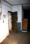 Innere Bunkertür, links ist noch ein Bakelit-Schalter der ursprünglichen Beleuchtung erhalten. Foto: Till Kiener.