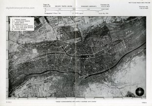 Luftbild von Pforzheim, mit markierten Bahnanlagen, Mai 1944. (Digitalhistoryarchive/NARA)