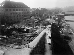 Bunker Mühlgrün im Bau 1941. Der Bunker wurde zwischen Überkinger Straße und Neckar eingebaut.