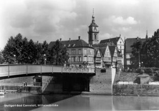 Die Postkarte aus der Nachkriegszeit zeigt neben der Wilhelmsbrücke den Neckar-Ausgang des Bunkers.